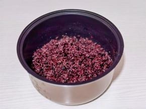 血糯米加糯米1：1做的饭，趁热加糖，炼乳搅拌均匀。