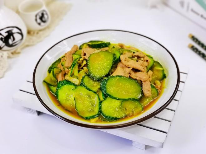 黄瓜炒肉片