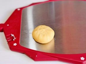 如包子手法捏紧。