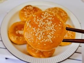 一口气吃三个。