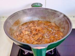 牛肉炖烂大火收汁。