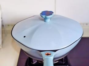 盖上盖子烧开转小火15分钟。