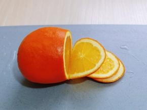 所有水果洗净后切片。