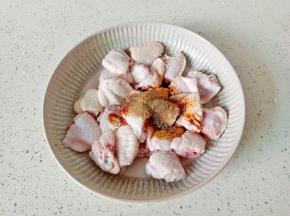 加13香抓拌均匀。