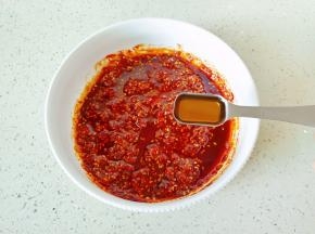 芝麻油拌均匀。