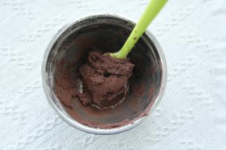 切拌按压均匀。