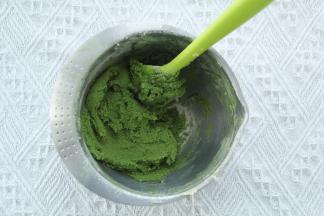 切拌按压均匀。