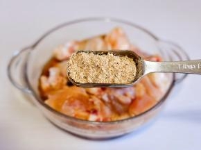 加入孜然烤肉料。