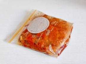 装入密封袋中，入冰箱冷藏腌制过夜。