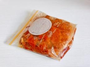 装入密封袋中，入冰箱冷藏腌制过夜。