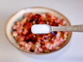 按个人口味加入盐。