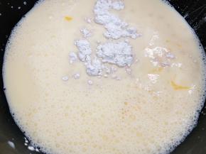 加入玉米淀粉搅拌均匀无颗粒