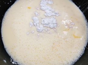 加入玉米淀粉搅拌均匀无颗粒