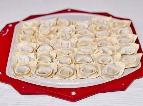 依次包好，一次吃不完可以速冻。