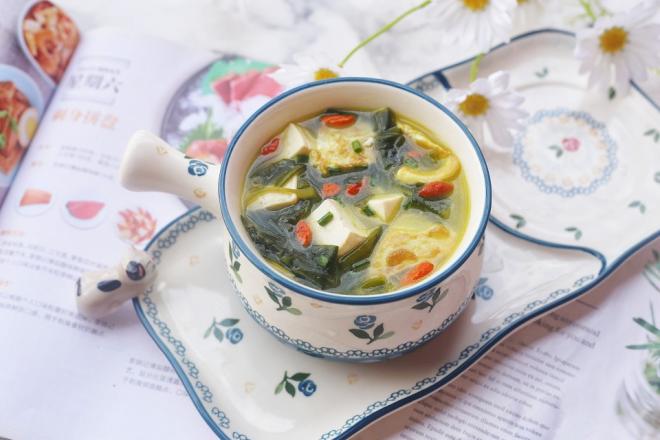 裙带菜豆腐汤