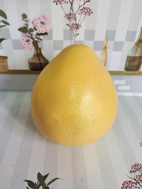 今天特意去买的红心大柚子！（也可以根据自己的喜好买白色果肉的柚子！）