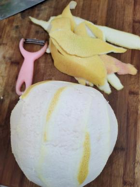 柚子皮用削皮刀削皮!