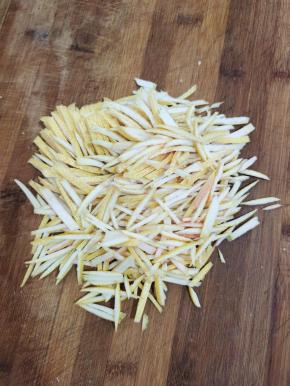 把皮切成细丝！