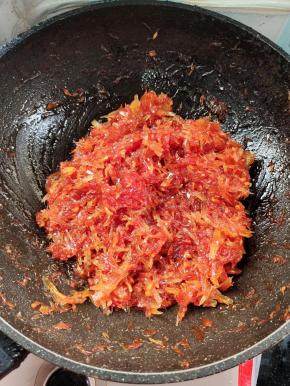 熬到里面的水份没有了就可以关火了!
