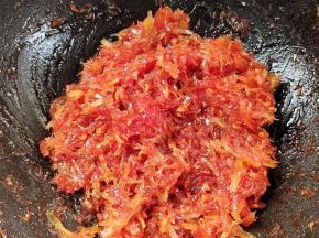 熬到里面的水份没有了就可以关火了!
