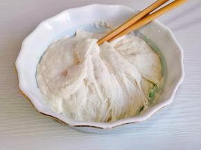 一定要提前把波兰种发酵上，波兰种的最佳发酵时间是8-10小时，食材混合至无干粉，密封好放入冰箱冷藏发酵。