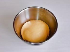 取出揉圆放入器具中。