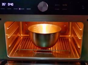 入蒸烤箱进行发酵。