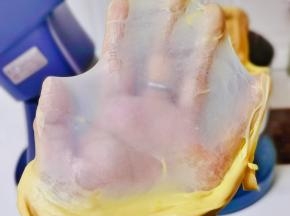 揉至不易破的手套膜即可。