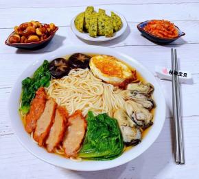 搭配海菜玉米饼、辣白菜和香酥蚕豆一起吃太棒了