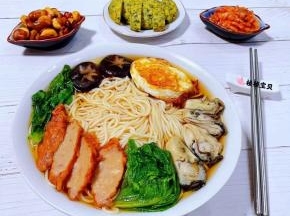 搭配海菜玉米饼、辣白菜和香酥蚕豆一起吃太棒了