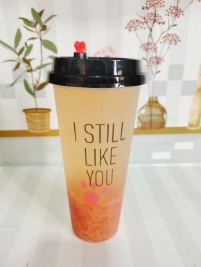 
喝的时候，挖两勺蜂蜜柚子茶，用温水冲开就可以喝了!