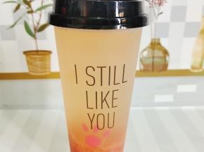 
喝的时候，挖两勺蜂蜜柚子茶，用温水冲开就可以喝了!