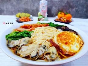 营养丰盛的热汤面是寒冷冬季最暖心的美味佳肴噢