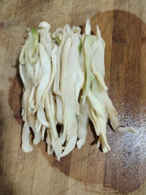 整理好放在案板上！