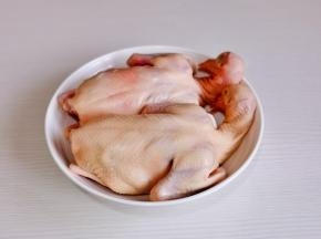 再擦干水分装盘。