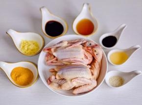 准备食材，乳鸽清洗干净。