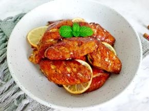 烤好的鸡翅外焦里嫩，带有柠檬的清香味，这口感简直了！