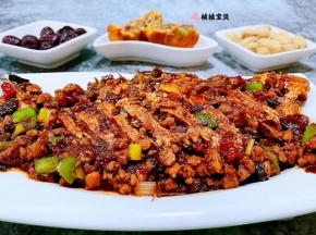 这道美味的灵魂酱料是郫县豆瓣酱香辣可口