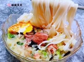 好吃的面条特别劲道混搭着鲜美的汤汁让人回味无穷