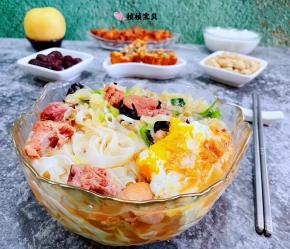 每天早餐为家人做这样一碗热汤面是对家人最好的奖励噢