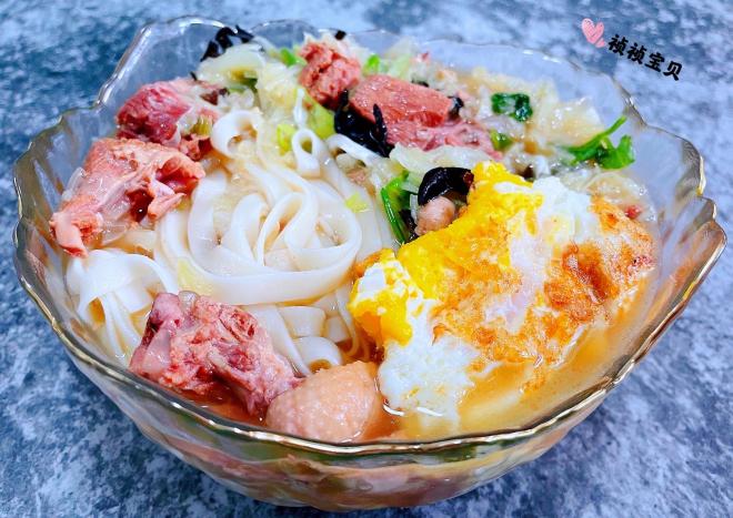 大雁肉白菜煎蛋木耳热汤面