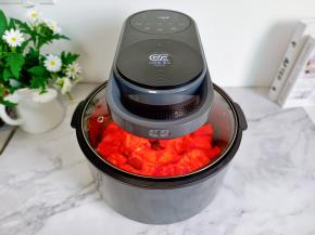 烤制到15分钟时排骨翻一个面继续烤。