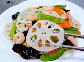 藕片入口脆嫩爽滑微微有点甜