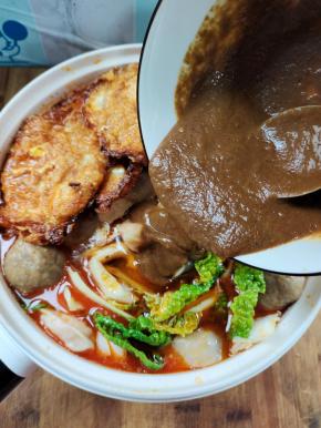 淋上提前调好的麻酱汁儿！