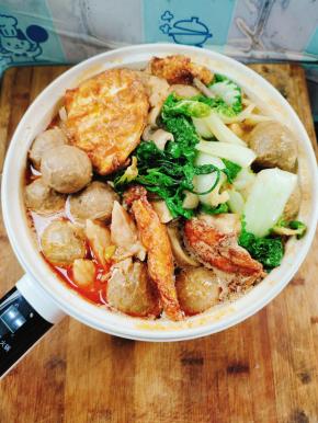 起锅前放入适量的香菜即可！比外面买的还好吃！