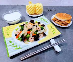 搭配香辣汉堡包和牛奶、小凤梨一起吃超级棒