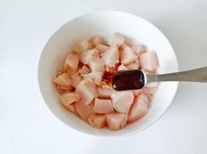 加入蚝油一勺。