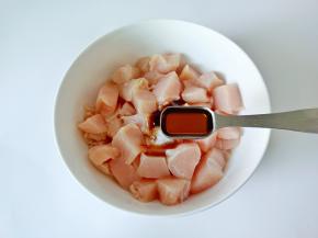 加入芝麻油一勺。