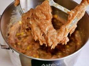 打成粘稠拉丝的状态即可。