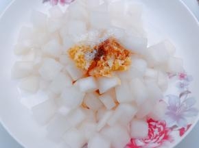 加入白糖和生抽